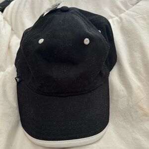New with tags Women’s black with white trip baseball cap..